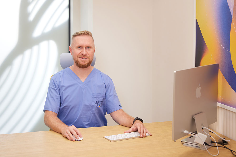 dr Bartosz Kujawa Ortopeda